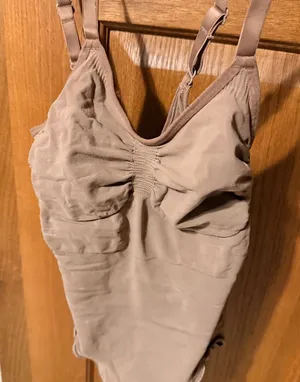 Skims sculpting body suit with snaps S/M thumbnail 1