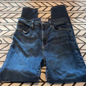 FRAME denim Ali High Rise Cigarette in size 27 thumbnail 3