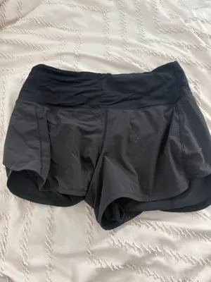 Lululemon Shorts Hotty Hot 4" High-Rise thumbnail 2