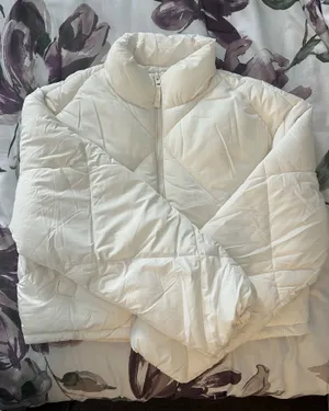 White Puffer Jacket Size L thumbnail 1