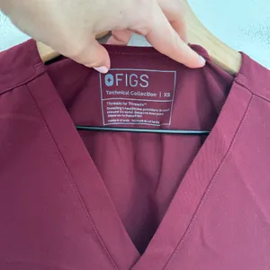 - Catarina One-Pocket Scrub Top Burgundy Doctor Nurse Uniform thumbnail 6