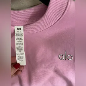 Alo NWT Cropped Accolade Crewneck Candy Heart Pink Size S thumbnail 9