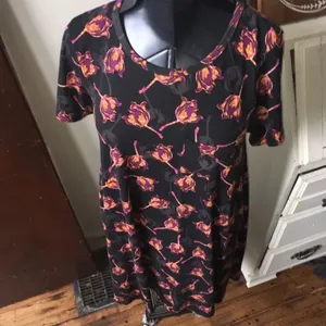 Lularoe poppies M high low Carly dress thumbnail 2