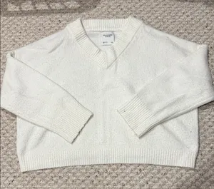Abercrombie Cream V-Neck Sweater thumbnail 1