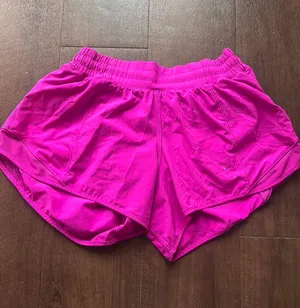 Lululemon Shorts Hot 2.5" Hot Low-Rise Lined thumbnail 1