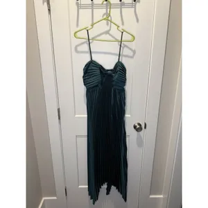 Petal and Pup Vikki Green Emerald Pleated Elegant Dress Adjustable Straps US 12 thumbnail 3