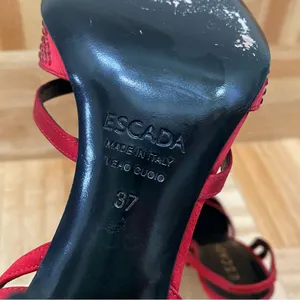 Vintage ESCADA Red Satin Embellished Pointy Toe Sling Back High Heels Pump 37 thumbnail 15