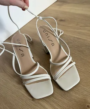 Heels White Size 6.5 thumbnail 1