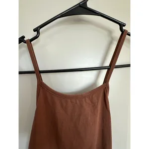 Brand Unknown Chocolate Brown Crop Criss Cross Back Tank Top Women's Sz Medium thumbnail 3