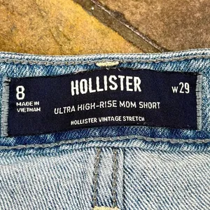 Hollister Light Wash Denim Ultra High Rise Mom Shorts 8 thumbnail 3