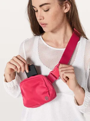 NWT Lululemon Athletica Everywhere Belt Bag 1L Fuchsia Pink thumbnail 2