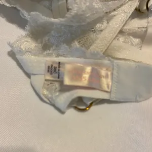 Victoria's Secret White Lace Full Coverage Bra thumbnail 3