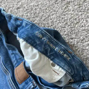 American Eagle Outfitters Curvy High Rise Shortie thumbnail 3