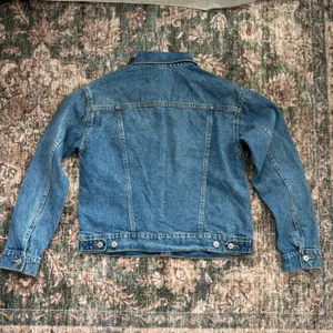 Old Navy Denim Jacket M Relaxed Classic Medium Wash Trucker Fall Layering Preppy thumbnail 4