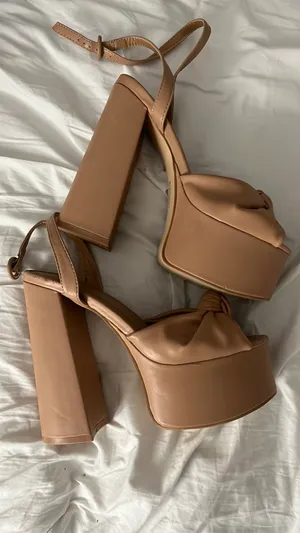 Knot On Platform Heels thumbnail 4