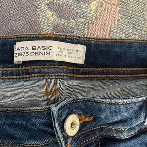 Zara basic  Women's Blue and Navy Jeans size 8 us thumbnail 4