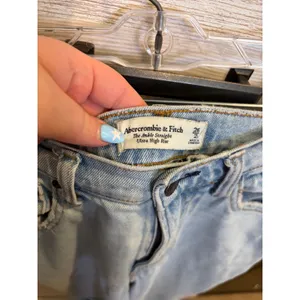 Abercrombie & Fitch Ankle Straight Ultra High Rise Distressed Jeans LightWash 26 thumbnail 4