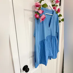 Anthropologie Pilcro Boho Blue Long-Sleeve Babydoll V-Neck Gingham Medium Top thumbnail 8