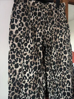 No Boundaries Leopard Cargo Pants L Short Wide Leg Crop Cotton Stretch Y2K large thumbnail 2