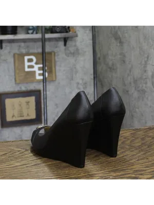 Michael Michael Kors Lock Accent Leather Textured Wedge High Heels Black 9.5M thumbnail 2