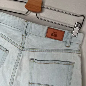 Quiksilver Womens Light Wash Cotton Frayed hem Denim Shorts Size 27 skater thumbnail 3