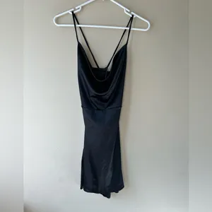 Windsor Classic Black Dress thumbnail 2