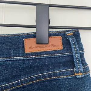 NWOT |‎ Abercrombie & Fitch women’s denim shorts distressed hem — 25” waist thumbnail 5