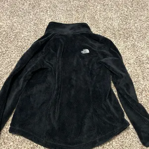 black north face fuzzy jacket thumbnail 3