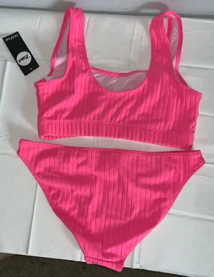 NWT Boohoo Pink Bikini Set thumbnail 2
