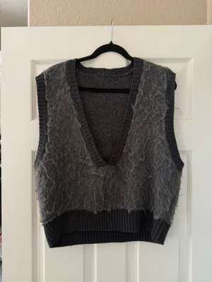 M2 Fuzzy Wool Blend Sweater Vest Gray Size L thumbnail 2