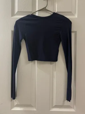 H&M Backless Crop Top thumbnail 1