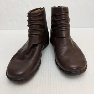 Clarks Bootie Boots Womens 8 Brown Leather Ankle Zip Comfort Round Toe 26110628 thumbnail 5