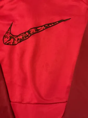 Nike Therma-FIT Men's XL Red & Maroon Camo Swoosh Pullover Hoodie Sweatshirt thumbnail 2