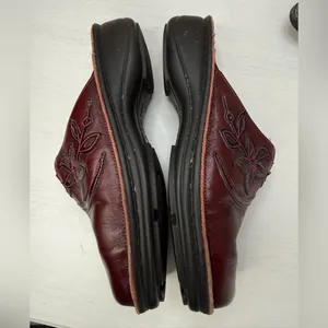 NAOT EMBROIDERED RED LEATHER MULES Clogs Western Artisan Art to Wear thumbnail 9
