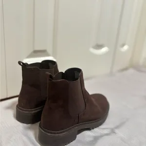 Nola Chocolate Brown Boots Size 7 thumbnail 4