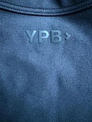 Abercrombie & Fitch YPB sculptLUX Plunge Henley Slim Tank – Black – Small thumbnail 6