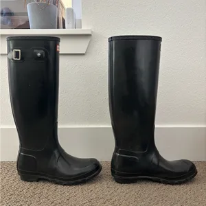 Hunter Original tall gloss rain boots in black thumbnail 4