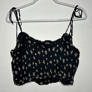 Free People Black Floral‎ Smocked Crop Top Tie Shoulder Adjustable M thumbnail 2