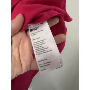 FIGS Catarina One-Pocket Scrub Top Womens Small Pink Ultra Rose Medical thumbnail 3