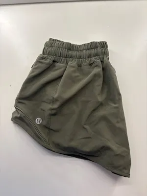 Lululemon Shorts Hotty Hot 2.5" Low-Rise thumbnail 2
