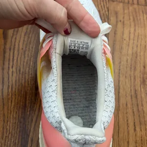 adidas UltraBOOST 5.0 DNA Strawberry Lemonade Size 9.5 thumbnail 6