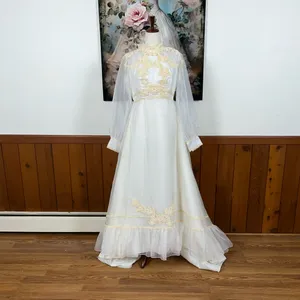 Pretty Vintage 1970s Organza Wedding Gown! thumbnail 3