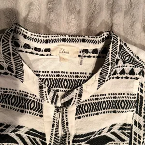 Elan Geometric Print Babydoll Mini Dress White Black Boho Tiered Bell‎ Sleeve L thumbnail 3