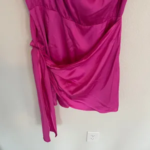 Runaway The Label Pink Faux Wrap One Shoulder Satin Dress Size 8 thumbnail 4