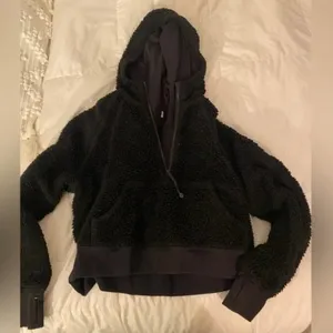 lululemon sherpa scuba thumbnail 2