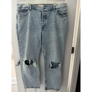 Abercrombie & Fitch High Rise Distressed Mom Jeans‎ Size 16 thumbnail 2