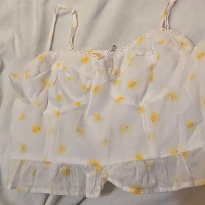 Forever 21 Boho White and Yellow Floral Bustier Top fits a small/medium thumbnail 3