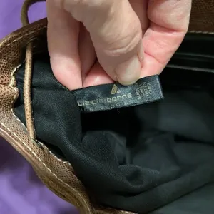 Liz Claiborne black and tan leather crossbody handbag in GUC thumbnail 8