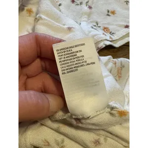 American Eagle Shirt Womens Medium White Short Sleeve V Neck Hook & Eye‎ Closure thumbnail 10