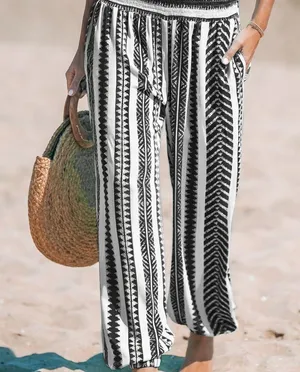 NWT Woman’s Cupshe Black and White Geometric Wide Leg Jogger Pants Smocked Sz M thumbnail 3